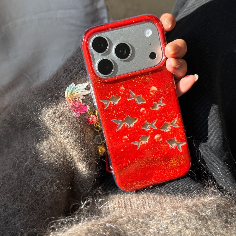 غطاء هاتف بتصميم سمكة ذهبية حم - مراجعة Phone Cases Redbubble وسعره