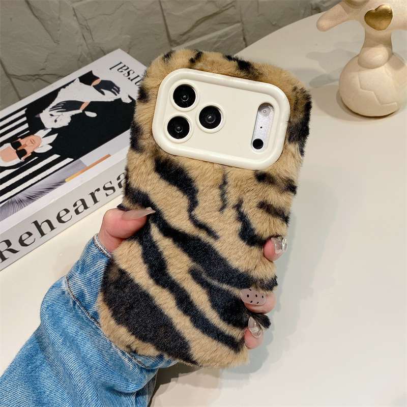 غطاء هاتف فاخر بنمط حمار وحشي  - مراجعة Phone Cases Iphone 17 وسعره
